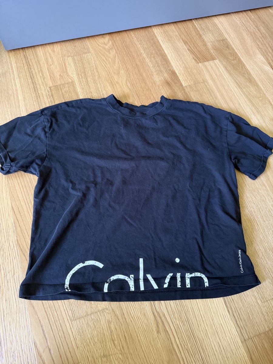 Calvin Klein T-shirt: Calvin Klein Tshirt – Usato da Brunnen venduto da pel_vk7g